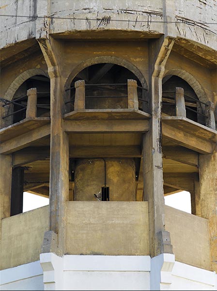 Watre tower in Tel Aviv, 2004